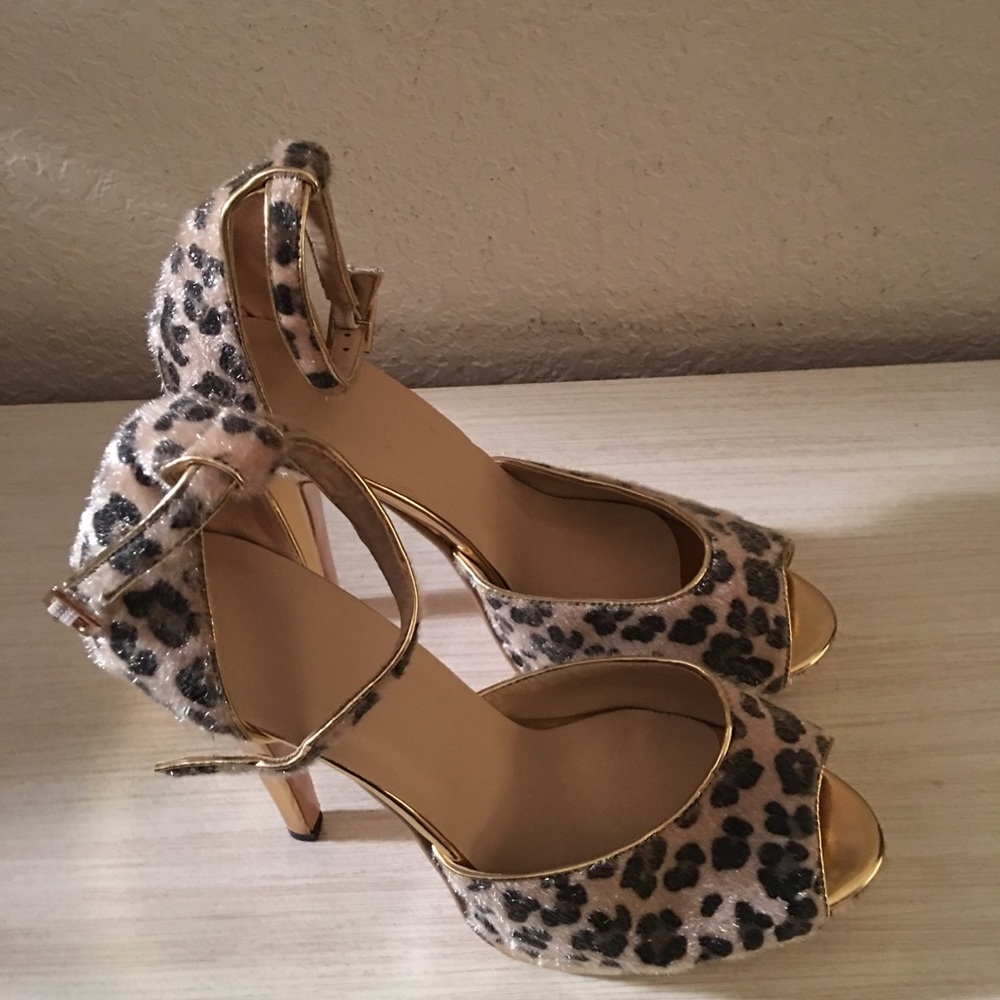 NWOT Leopard Heels, Gold, Fuzzy